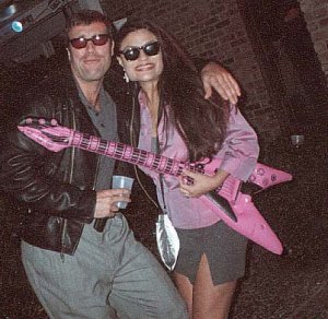 guitara.jpg (28358 bytes)